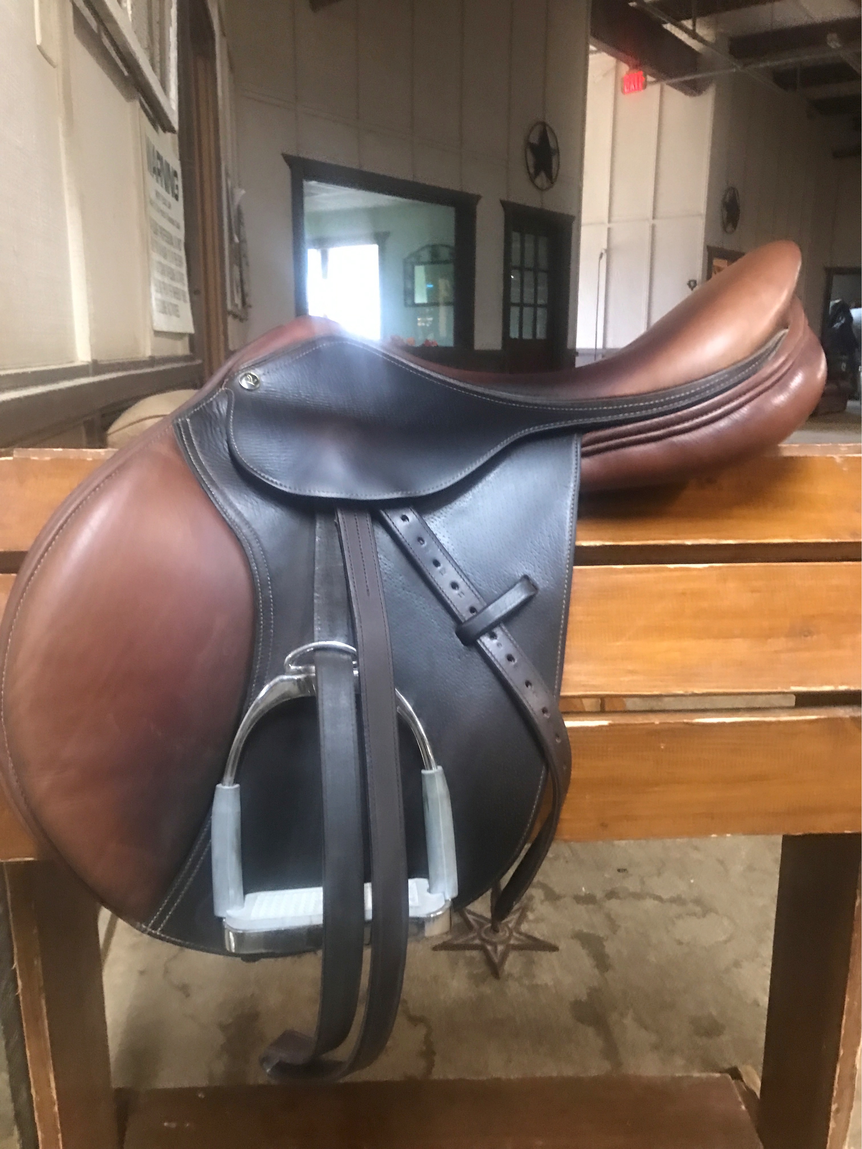 Ovation Saddle